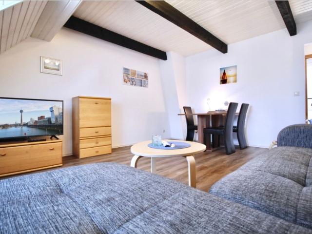 kleines DG Loft in Düsseldorf, Dusseldorf Amsterdam Apartments for Rent