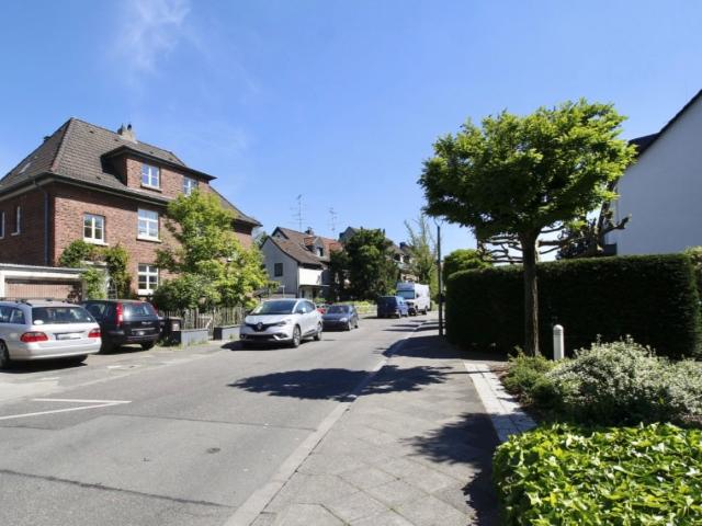 kleines DG Loft in Düsseldorf, Dusseldorf Amsterdam Apartments for Rent