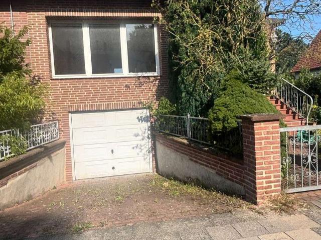 Kleines Doppelhaus Benötigt eine Kernsanierung Tolles Grundstück Perfekte Infrastruktur