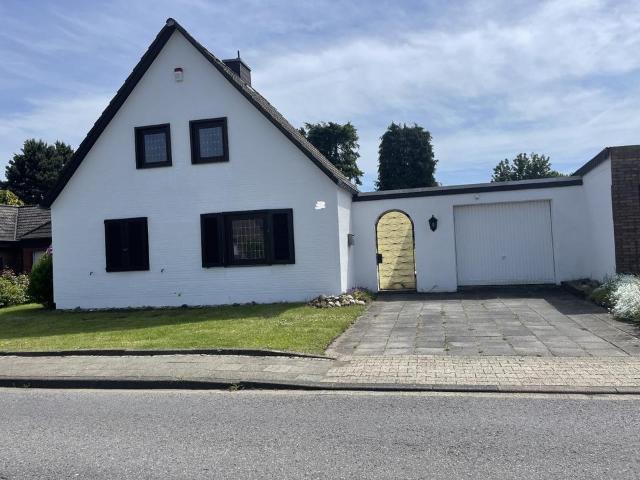 Kleines Einfamilienhaus mit großem Grundstück zu verkaufen