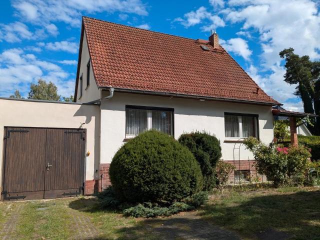 Kleines Einfamilienhaus mit großen Garten