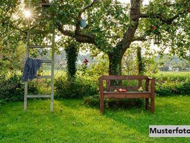 Kleines Gartenparadies mit Gartenhaus, Terrasse & Teich