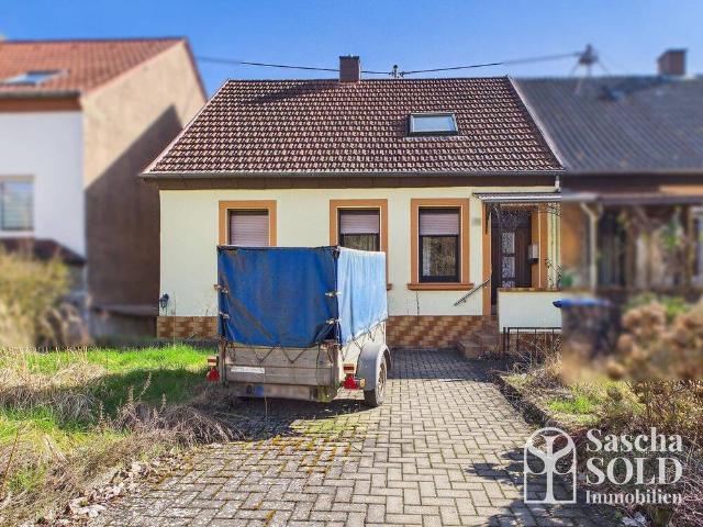 Kleines Handwerkerhaus in Elversberg mit Garten, Terrasse, Stellplatz & beheiztem Partyraum