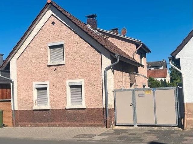 Kleines Haus mit Baugrundstück