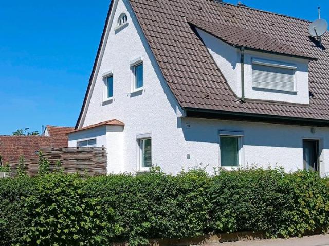 Kleines Haus mit Garten
