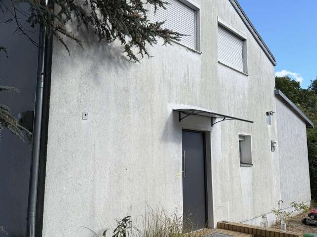 Kleines Haus mit grossem Garten
