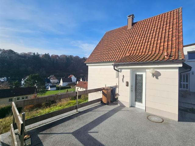 Kleines Haus zum Sanieren auf schönem Grundstück mit Weitblick