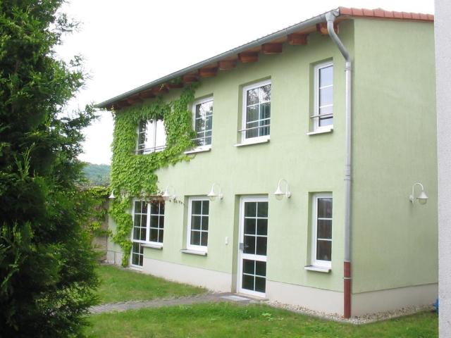 Kleines Hinterhaus auf 2 Etagen m. Grünfläche in Gera Zwötzen!