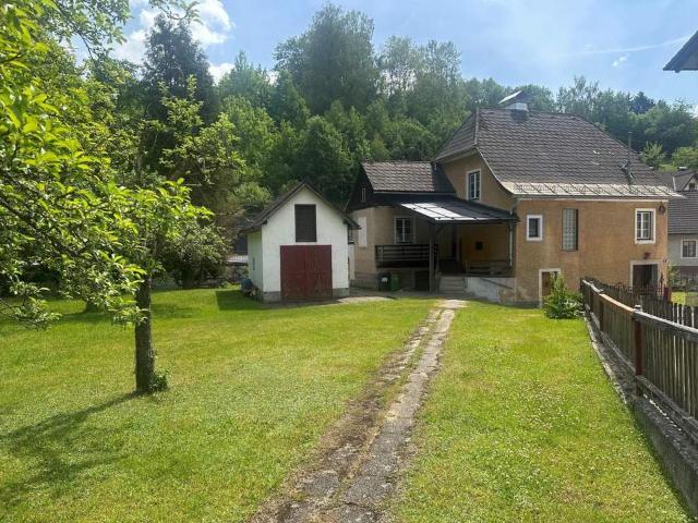 Kleines Landhaus mit eigenem E Werk und schönem Garten