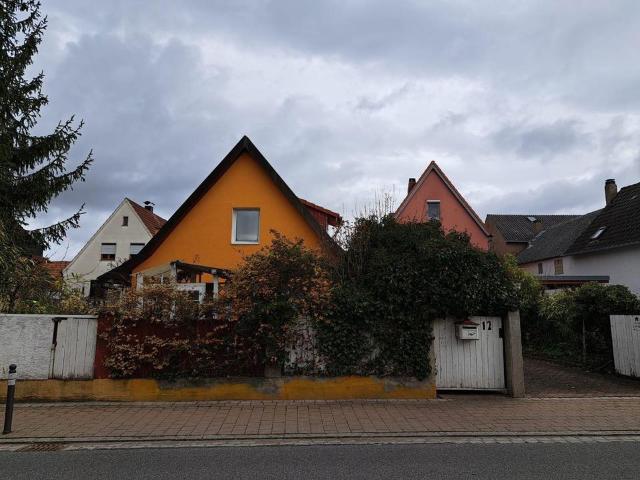 Kleines Renovierungsbedürftiges Häuschen