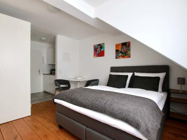 Kleines Studio Apartment direkt am Bahnhof Deutz/Messe Sie 3602