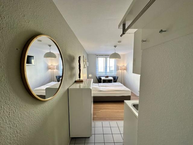 Kleines Studio in perfekter Innenstadtlage am Rhein und Schokoladenmuseum, Koln Amsterdam Apartments for Rent