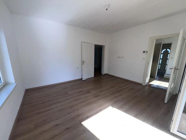 Kleines Wohnhaus mit Garten & Platz für Hobbybastler!