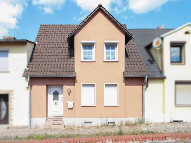 Kleines Wohnhaus mit Garten und Ausbauoptionen