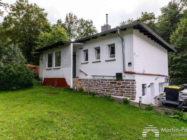 Kleines Zuhause mit Charme – Bungalow mit Garten & Kamin & Stellplätzen