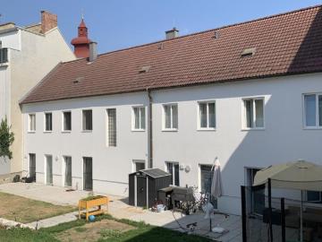 Kleines Zinshaus im Zentrum von Groß Enzersdorf! Ein ganzes Haus zum Preis einer Wohnung! Nur € 2.350/m² netto + 4,29% Rendite Top Gelegenheit! Investieren in Sachwerte! Zusätzlich Baureserve!