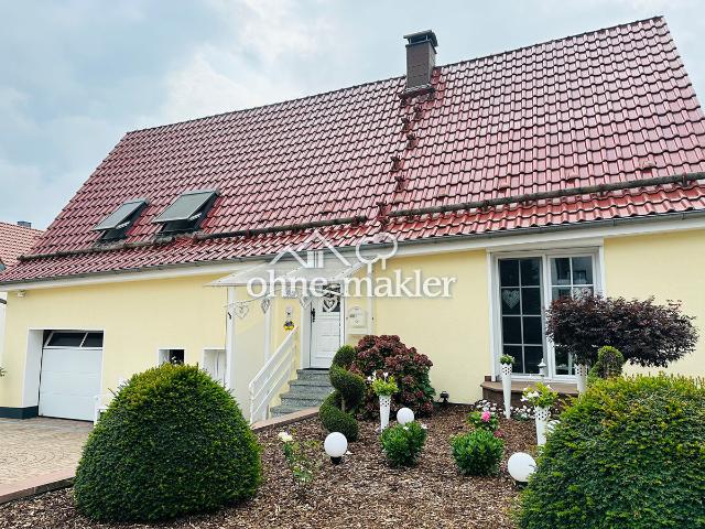 Kleines 1 Fam. Haus, Garten, Terrasse, Garagen, Nutzflächen auch für Kleingewerbe geeignet