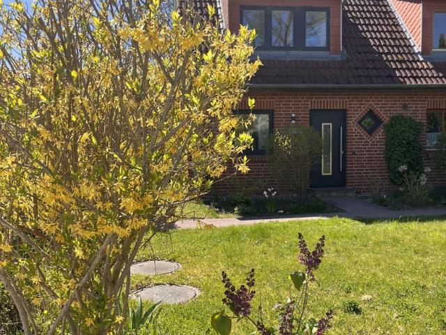 Kleinstadt Idylle und Ostsee Nähe zwischen HH und HL: Reihenendhaus – frisch modernisiert
