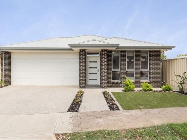 Klemzig 3 bedroom home, 2 bathrooms, and 2 parking spaces