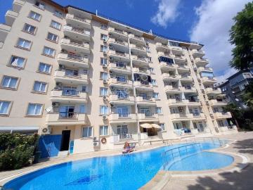 Kleopatra’da Denize 700m Satılık Daire