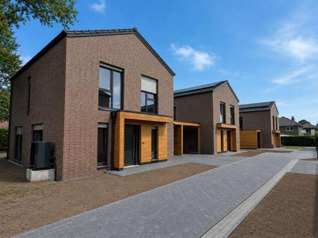 Klimafreundliches Einfamilienhaus mit Carport und PV Anlage