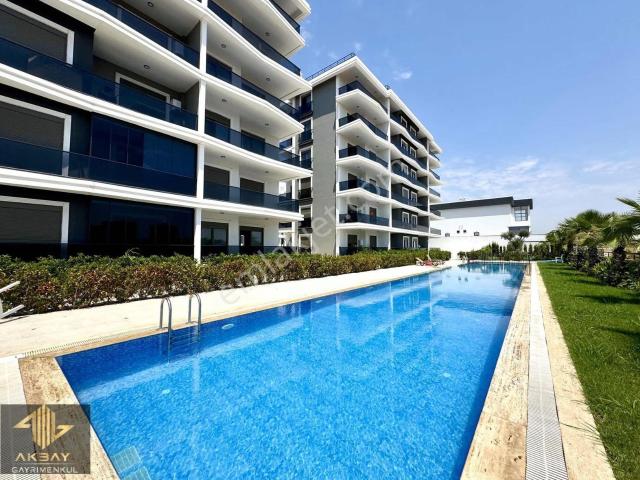 Klimalı Abonelikli Kapalı Otopark Havuzlu Her Şey Tam Geniş 1+1