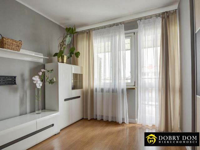 Do sprzedania klimatyczne 45 m² na ostatnim piętrze z balkonem