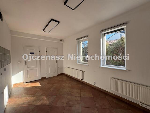 Klimatyzowany lokal 60 m2 z parkingiem, idealny na biuro lub sklep