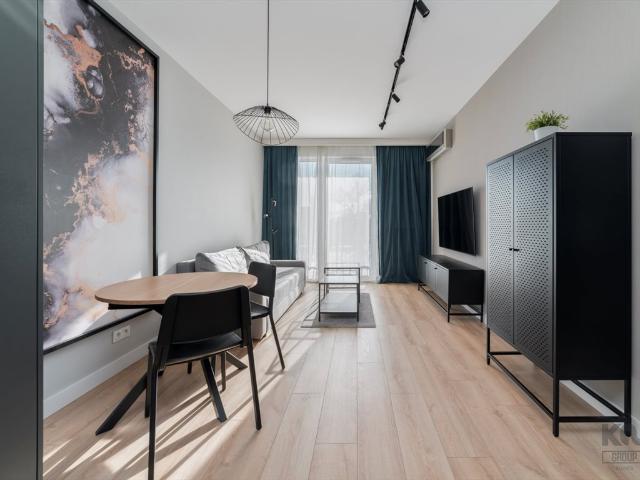 Klimatyzowane 2 pokoje z balkonem i garażem w nowym apartamentowcu