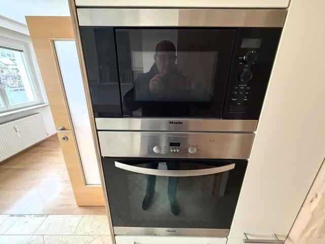 Klimatisierte Dachgeschosswohnung mit 4 Schlafzimmer und Garage / Air conditioned attic apartment with 4 bedrooms and garage /