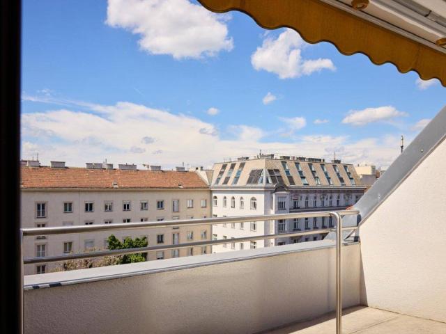 Klimatisierte DG Wohnung mit Terrasse – Einzelgarage optional