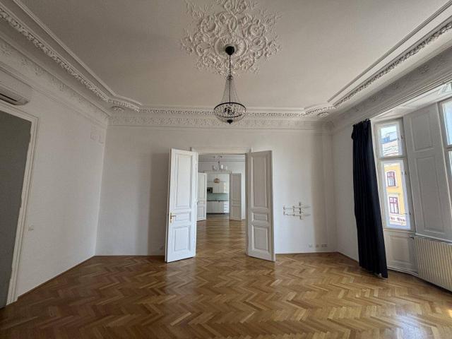 Bei Votivkirche, Schottentor wunderschöne Altbauwohnung