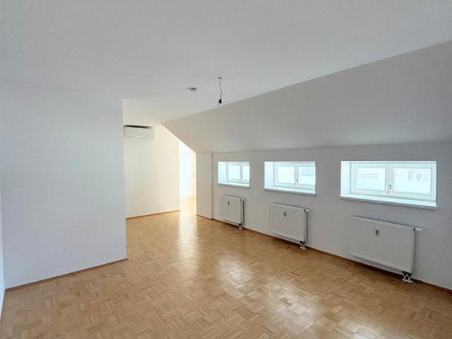 Klimatisierte Wohnung mit Balkon im Zentrum der Stadt Provisionsfrei!