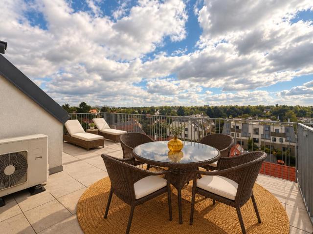 Klimatisierte Wohnung mit 21m² Dachterrasse bei VIC I U1 !