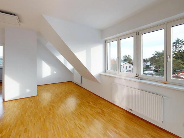 Klimatisierte 2 Zimmer Dachgeschoßwohnung mit Terrasse