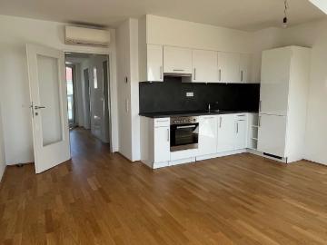 klimatisierte 2 Zimmer DG Wohnung mit zwei Balkone!