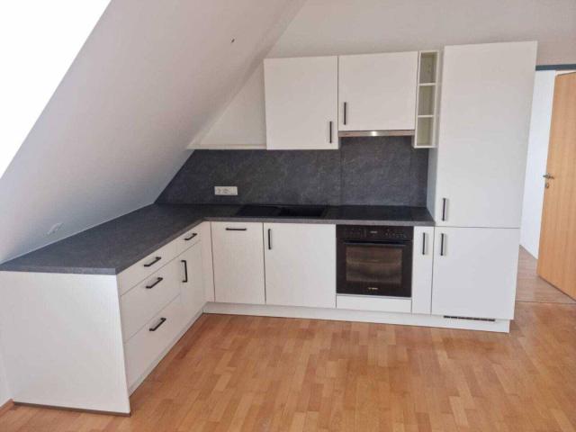 Klimatisierte 3 Zimmer Dachgeschosswohnung inkl. DanKüche & Bosch Geräte, Lift & Ohne Finanzierungsbeitrag!