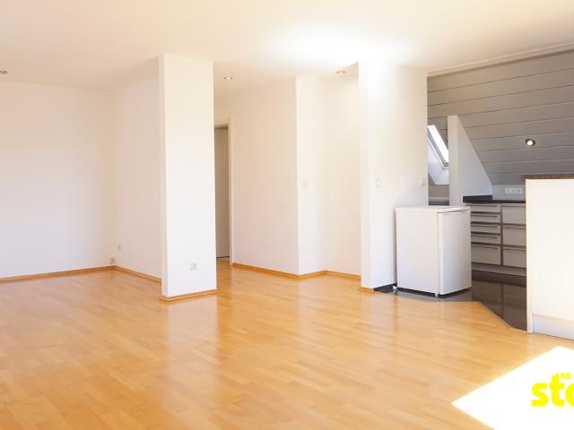 KLIMATISIERTE 3 ZIMMER DACHGESCHOSSWOHNUNG MIT EINBAUKÜCHE * MAINASCHAFF!