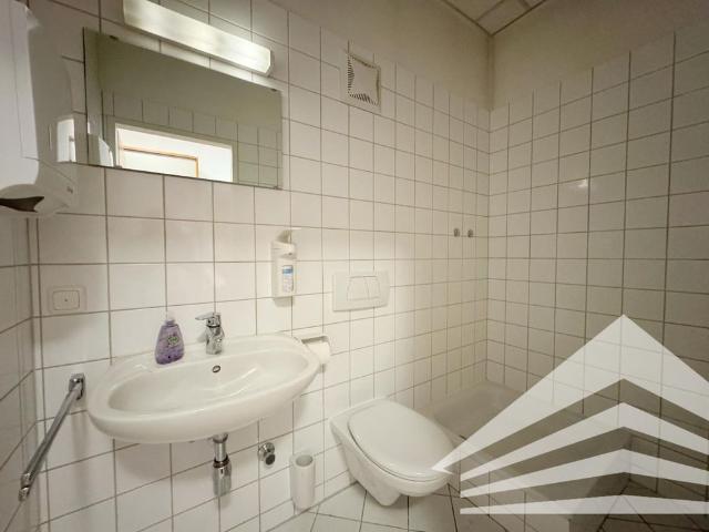 Klimatisierte 4 Zimmer Wohnung mit Küche & Balkon in LINZ URFAHR!