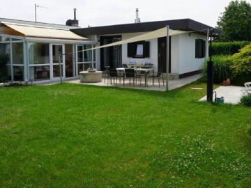Klimatisiertes Ferienhaus mit Wintergarten & Saunahaus – Ihr Rückzugsort in Trausdorf am See