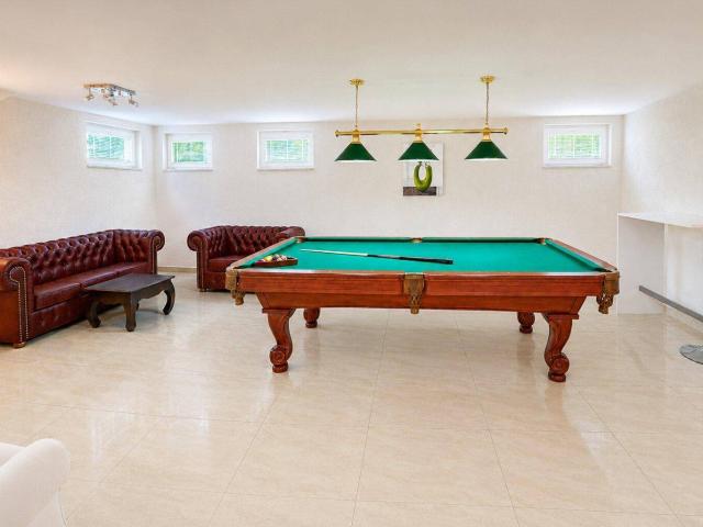 Klimatisiertes Haus mit Keller | 6 Zimmer | 2 Bäder | Pool | Sauna Wellnessbereich | Garage