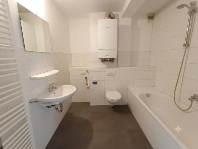 KLINIKVIERTEL: 3 Zimmer Wohnung über 100qm energetisch saniert Balkon Ankleidezimmer