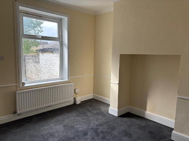 Knotts Lane, Colne BB8 3 bed terraced house to rent £760 pcm £175 pw