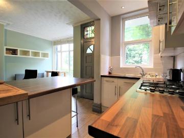 Knowle Avenue, Burley, Leeds, LS4 2PQ 4 bed terraced house to rent £2,184 pcm £504 pw