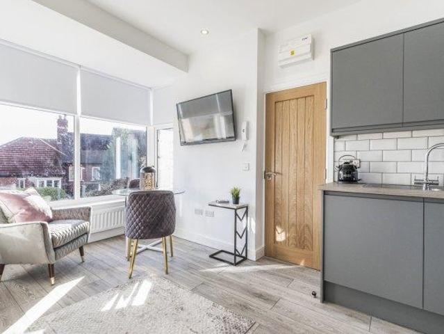 Knowle Mount 2 bed house share to rent £1,516 pcm £350 pw
