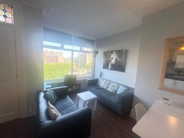 Knowle Terrace Room 3, Burley, Leeds