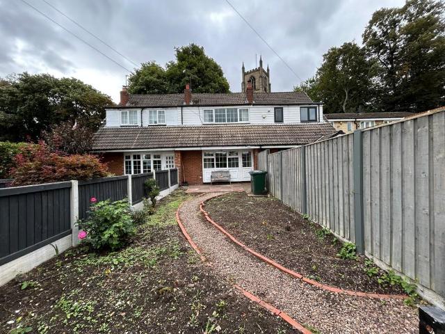 Knowler Hill, Liversedge, WF15 2 bed terraced house to rent £850 pcm £196 pw