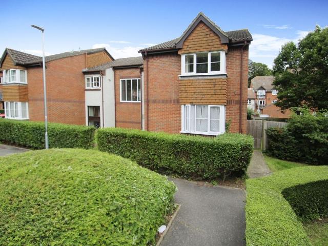 Knowles Close, Yiewsley, West Drayton UB7, Studio to rent, £1,100 pcm | PrimeLocation