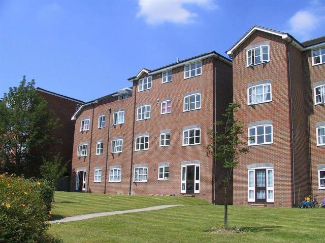 Knowles Court, Gayton Road, Harrow 2 bed flat to rent £1,900 pcm £438 pw