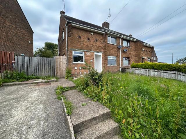 Knowles View, Bradford, West. 3 bed semi detached house to rent £875 pcm £202 pw